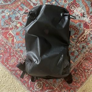 Cotopaxi Allpa 28L Travel Backpack (black)